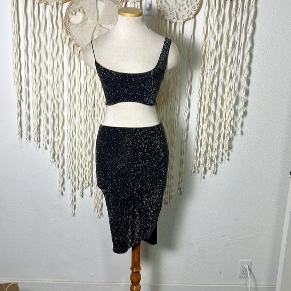 Alix NYC Perry Crop Top and Midi Skirt in Silver Shimmer and Black XS - Picture 2 of 16